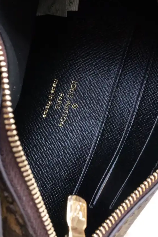 First bag ru VUITTON POCHETTE LOUIS ZIP DOUBLE 0622
